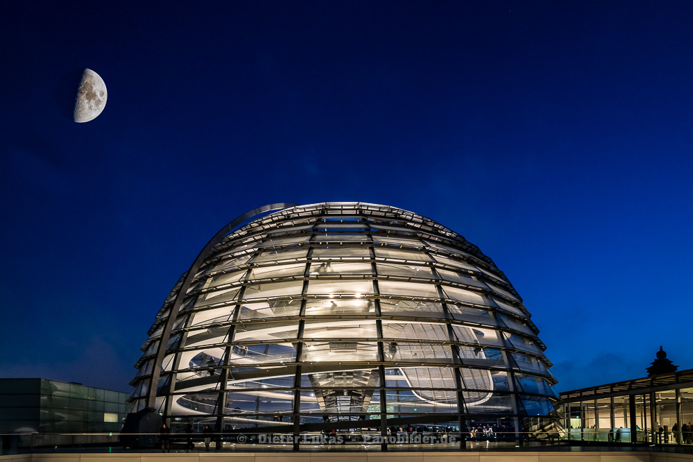 Reichstagskuppel in Berlin, Regierungsgebude