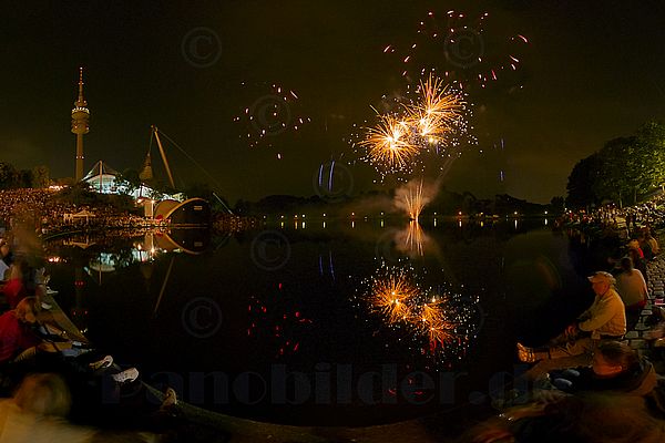 Feuerwerk am Theatron / Olympiasee in München, Eventfotografie München