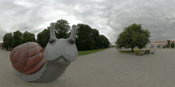Mnchen: Am alten Messegelnde, Sweet Brown Snail (2003/2007), Skulptur aus bemaltem Fieberglas, von Jason Rhoades und Paul McCarthy