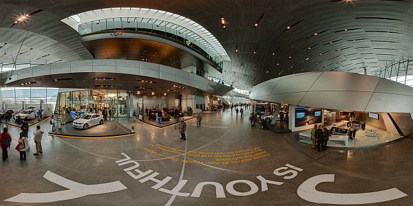 360° Kugelpanorama mit Rundumblick, Innenarchitektur in München, in der BMW-Welt, "Joy1"
