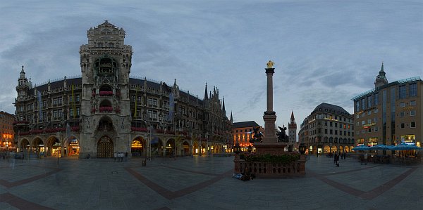 München: Marienplatz, Rathaus und Mariensäule