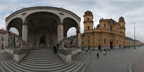 München: Odeonsplatz mit Feldherrnhalle und Odeonskirche